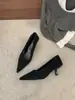 []Zapatos de mujer de lana de estilo nuevo 2026 con punta fina, estilo francés, tacón bajo a medio, retro chic