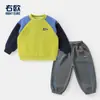 Conjunto de Moletom e Calça de Moletom Masculino Estilo Europeu, Novo Modelo Outono 2026, Roupa Infantil para Crianças Pequenas, Estilos de Primavera e Outono