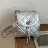 Mochila Acolchoada com Corrente Estilo Novo 2026 Inspirada em Chanel para Mulheres, Bolsa Versátil para Ombro e Transversal, Mochila Escolar Simples