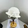 Chapéu de Lã com Pom Pom de Pelo de Coelho e Laço Estilo Japonês Outono e Inverno Novo para Mulheres Estilo Hepburn Francês Socialite Chapéu de Feltro Estilo Chanel Tendência
