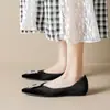 Weiwei Girl 525-2 Sapatilhas Pretas Bico Fino para Mulheres, Sapatilhas Delicadas Estilo Chanel com Bico Baixo e Strass para Combinar com Vestidos