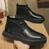Outono/Inverno 2026 Novos Sapatos Casuais Masculinos de Couro com Sola Grossa de Cano Alto Slip-On Sapatos Masculinos Superfície de Couro Fosco Sapatos de Dirigir