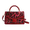 Bolsa de Mão Leopardada Elegante e Simples para Mulheres, Novo Estilo 2026, Bolsa de Ombro Colorida Estilosa, Bolsa Pequena Quadrada Transversal Estilosa e Única