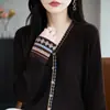 Nuevo cárdigan de lana peinada para principios de otoño para mujer, cuello en V, estilo étnico retro, jacquard, combinación de colores de alta gama, tejido elegante