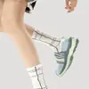 Calcetines Originales Renaissance para Mujer Primavera y Verano Calcetines de Media Caña con Puntos Negros y Blancos Versátiles Simples Calcetines de Algodón Peinado para Mujer