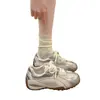 Tenis de plataforma plateados estilo ballet para mujer, nueva colección otoño 2026, con parte superior de malla, estilo deportivo casual y diseño de zapato de entrenamiento alemán.