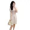 Elegante Vestido de Seda Helada Hueco para Mujer, Nuevo Estilo de Verano con Cuello Ondulado, Vestido de Punto Ajustado y Adelgazante