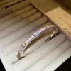 Pulsera Abierta Flor de Circonita Super Brillante, Moderna, Sencilla, Lujo Ligero, Pulsera de Alta Gama, Versátil para el Uso Diario, Joyería para Mujer
