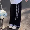 Conjunto de duas peças estilo colegial para meninas mais velhas, apresentando um top patchwork e calça casual xadrez com blocos de cor, um look versátil e moderno