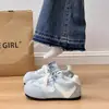 Bonitas zapatillas blancas estilo coreano, versátiles para niñas, de suela plana, casuales, adecuadas para estudiantes, nueva colección 2026, zapatos chic, zapatillas deportivas