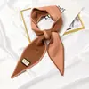 Ins Novo Estilo Coreano Lenço Pequeno de Lã para Menina Conjunto de Pescoço Quente Tricotado Moda Outono e Inverno Lenço Pequeno com Canto Pontiagudo