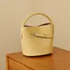 Nova Bolsa de Mão Versátil Estilo Retrô com Padrão de Lichia Bolsa Saco Estilosa Tendência Venda Quente Bolsa de Ombro Transversal de Alto Valor para Mulheres