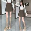 Minissaia de couro anti-exposição nova para outono e inverno feminino, saia de cintura alta modeladora, saia de couro fosco