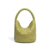 Bolso de mano simple de diseño original estilo cesta para mujer, nuevo bolso cubo tejido con patrón de espiga, tacto de alta gama, bolso de hombro cruzado único