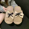 Pantuflas de Algodón Gruesas y Elegantes con Lazo, Pantuflas Peludas para Mujer, Adecuadas para Usar al Aire Libre, Nuevo Modelo de Moda para Otoño e Invierno 2025, Súper Populares en Redes Sociales
