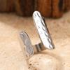 Anillo de apertura de amor de acero inoxidable popular europeo y americano, personalidad femenina, línea de hip hop, corazón cruzado, anillo de acero de titanio al por mayor