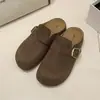 Mules retrô marrons de sola grossa estilo Birkenstock para mulheres, novas sandálias fechadas para outono ao ar livre que aumentam a altura