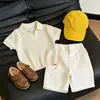 Roupas Infantis Estilo Coreano 2026 Verão Novo Estilo Camisa de Tricô Off-White com Gola Polo Canelada Manga Curta Shorts Casuais Infantis