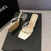 Sandalias de estilo francés, cuadradas, minimalistas, versátiles, sin cordones, con tiras, perfectas para el verano de 2026, con tacón grueso, diseño de punta abierta y cómodas para usar todo el día.