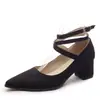 Al por mayor simple Cinturón de terciopelo mate para adornar zapatos casuales coreanos puntiagudos Zapatos de comercio exterior de un solo color Zapatos de tacón cuadrado D175