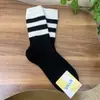 Calcetines Negros Coreanos para Mujer Venta al Por Mayor Otoño e Invierno Nuevos Calcetines a Media Pantorrilla Calcetines de Algodón a Rayas Combinación de Colores Ins Modernos Cálidos y Engrosados