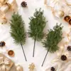 Planta verde muy realista y rama de pino artificial, rama gruesa estilo bosque verde, material floral decorativo para arreglos florales de fondo, marcadores de camino y decoración de paisajismo artificial