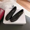Novo Estilo de Verão~Sapatos Slip-On de Malha com Strass, Bico Separado, Planos para Mulheres, Sapatos de Casco de Porco