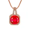 Colgante de rubí de hip hop europeo y americano, colgante de gema de sangre de paloma roja de diamante redondo tridimensional brillante, collar cuadrado