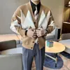 Cárdigan de Moda Tendencia Estilo Coreano para Hombres Jóvenes, Chaqueta Suéter Casual de Punto con Patrón de Diamantes y Bloques de Color Retro