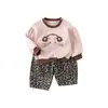 Conjunto de Dos Piezas con Estampado de Gatito de Dibujos Animados Otoñal para Bebé Niña, Top de Cuello Redondo, Pantalones Largos con Estampado de Leopardo para Bebé, Atuendo Elegante