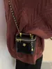 Bolso de Moda de Nicho para Mujer 2026 Nuevo Estilo Bolso Mini para Labial Inspirado en Chanel Bolso Versátil Acolchado de Hombro Cruzado