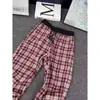 Pantalones a cuadros rojos retro americanos para hombre, estilo otoño, plisados, pantalones a cuadros de color contrastante, pierna recta, pantalones largos ligeramente acampanados