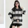 Fábrica de Origem Listrado de Veludo Floral com Capuz Feminino Novo Inverno Estilo Coreano Solto Preguiçoso Tricô Top