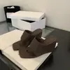 Primer Encuentro con el Diseño de Nicho de Ji Sandalias Chanclas de Tacón de Cuña Adelgazantes Estilo Coreano de Punta Abierta Sandalias Elegantes Primavera y Otoño 2025