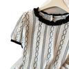 Em Estoque Verão 2025 Desconto de Luxo Leve Feminino Gola Redonda Manga Curta Franzida Camisa Base Bordada Vintage