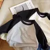 Camiseta de Algodón 100% para Niñas, Bloque de Color, Cuello Redondo, Manga Larga, Estilo Nuevo Primavera y Otoño, Moda para Niñas Medianas y Grandes, Top Elegante con Estampado