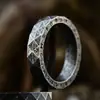 Guerreiro de Aço moda simples Viking letra anel de titânio aço inoxidável retrô diamante personalidade anel atacado