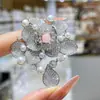 Acessórios DIY m Marca Mesmo Estilo Broche Duplo Rosa Concha Broche Zircônia de Alta Qualidade Broche de Pérola Suporte Vazio