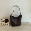 Bolso tipo cubo de moda de estilo perezoso de alto valor, moderno, gran capacidad, sensación relajada, nicho, para ir al trabajo, simple, de un solo hombro, para llevar debajo del brazo