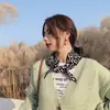 Novo Lenço Triângulo com Estampa de Leopardo para Outono e Inverno para Mulheres, Estilo Coreano, Versátil para Estudantes, Cachecol e Xale Quente de Lã Tricotada Dupla Face