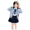 Suéter para Meninas Primavera Outono Inverno Conjunto de Três Peças Estilo College Chique Top para Crianças Médias e Grandes Jaqueta Cardigan de Tricô para Menina