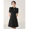 Nuevo Vestido Negro Estilo Chino con Cierre de Botones, Nuevo Modelo Verano 2025, Cheongsam Elegante y Modernizado, Vestido Adelgazante de Alta Gama