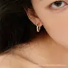 Pendientes de botón de diamante irregular serie Rota para mujer Lujo ligero Diseño de alta gama Sentido de la moda Pendientes en forma de C Joyería para orejas Simple