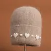 2025 Novo Chapéu de Lã Tricotado Quente Cor Sólida Vento Leve Simples com Decoração de Pérola Coração Misturado com Pelo de Coelho