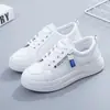 Zapatos de Color Sólido con Suela Gruesa para Mujer 2026 Otoño Nuevos Versátiles que Aumentan la Altura Zapatos Blancos de Estudiante Estilo Coreano Zapatos Deportivos Casuales para Mujer