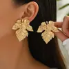 Pendientes de Hoja de Arce Dorados Estilo Punk Metalero Transfronterizos Europeos y Americanos para Mujer, Pendientes de Hoja de Moda, Pendientes de Hoja de Arce