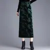 Falda de terciopelo dorado de alta gama para mujer, nueva otoño 2026, falda lápiz recta con abertura, estampado floral, elegante falda larga de un solo paso