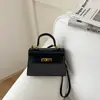Moda coreana y japonesa, bloques de color simples, nuevo bolso cuadrado pequeño versátil para mujer de otoño, para llevar al hombro, de mano y cruzado, para el uso diario