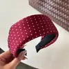 Elástico para el pelo elegante de satén texturizado con lunares color vino, para moños, coletas, versátil, accesorio para el cabello