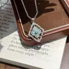 Collar Francés Antiguo de Alta Gama Versátil Rotatorio Doble Cara Trébol de Cuatro Hojas Concha Blanca Diseño de Lujo Ligero Cadena para Clavícula